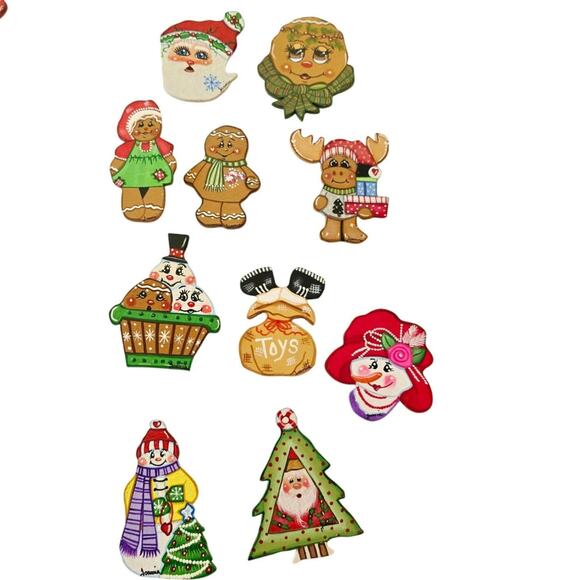 Handpainted Christmas Wooden Pins Broach 10 Ten Gingerbread Man Santa Tree Snow - Picture 1 of 5